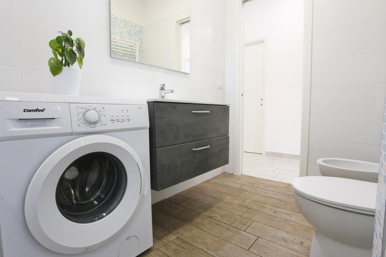 Bright & Central Apartment Near The Station ซาแลร์โน ภายนอก รูปภาพ