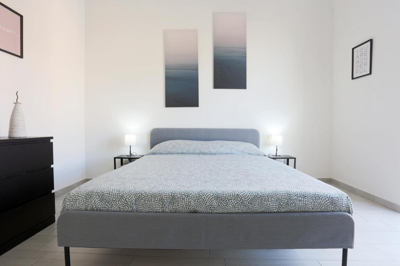 Bright & Central Apartment Near The Station ซาแลร์โน ภายนอก รูปภาพ
