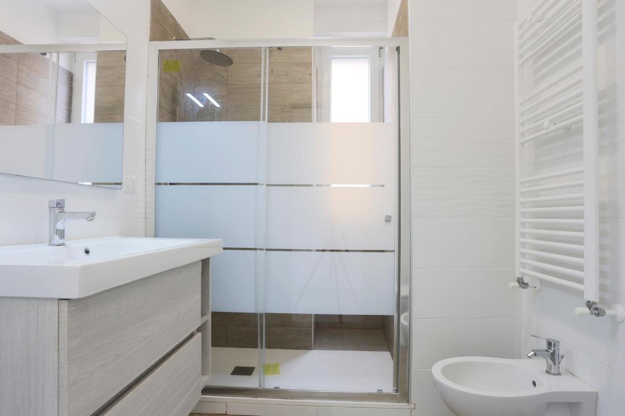Bright & Central Apartment Near The Station ซาแลร์โน ภายนอก รูปภาพ