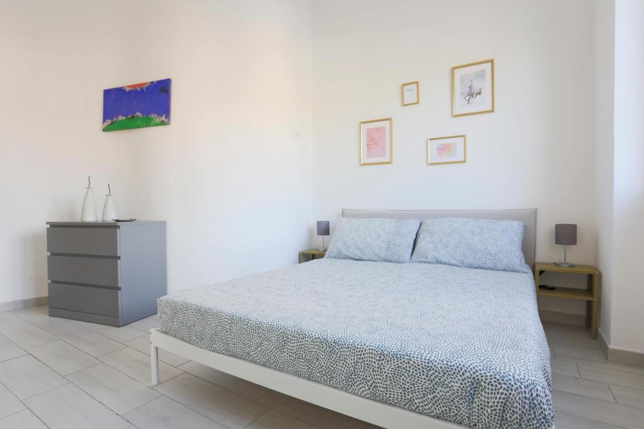 Bright & Central Apartment Near The Station ซาแลร์โน ภายนอก รูปภาพ