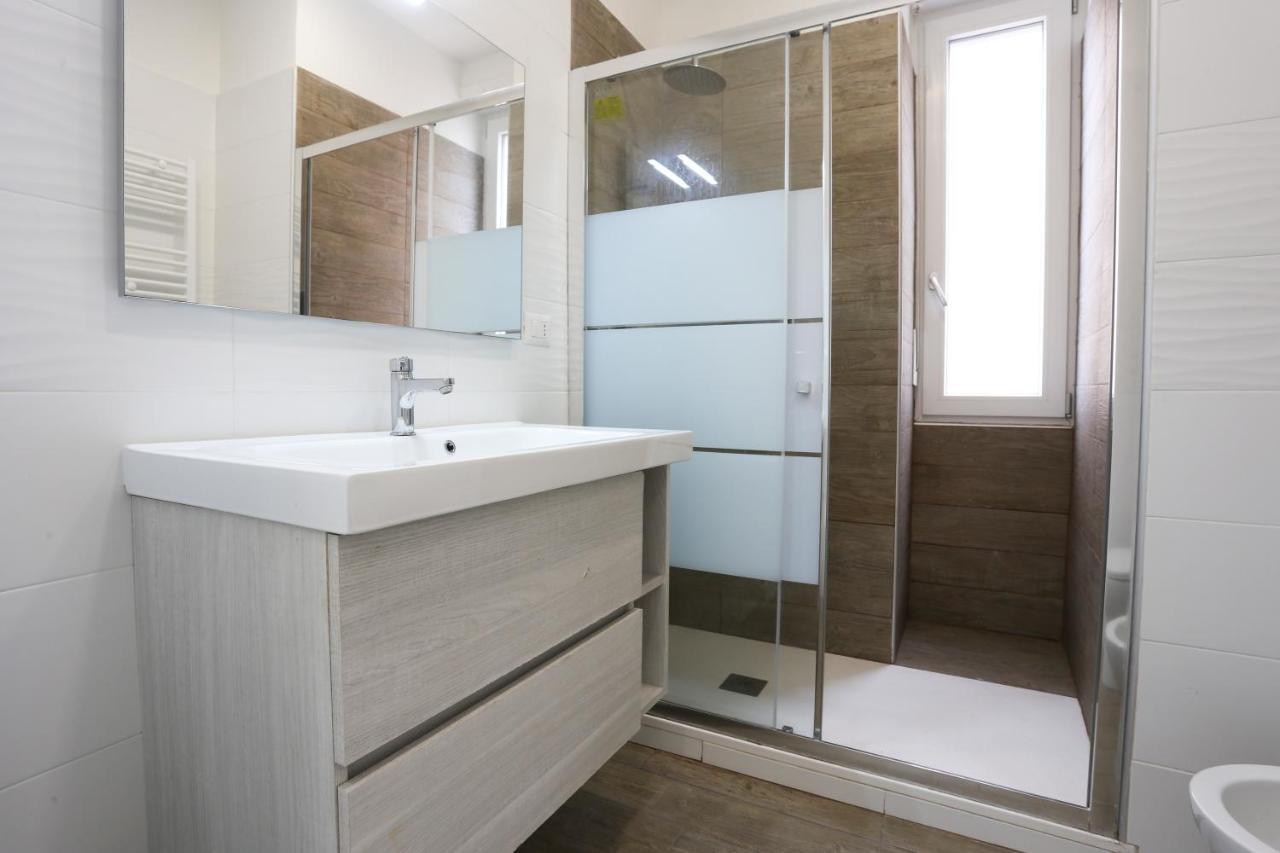 Bright & Central Apartment Near The Station ซาแลร์โน ภายนอก รูปภาพ