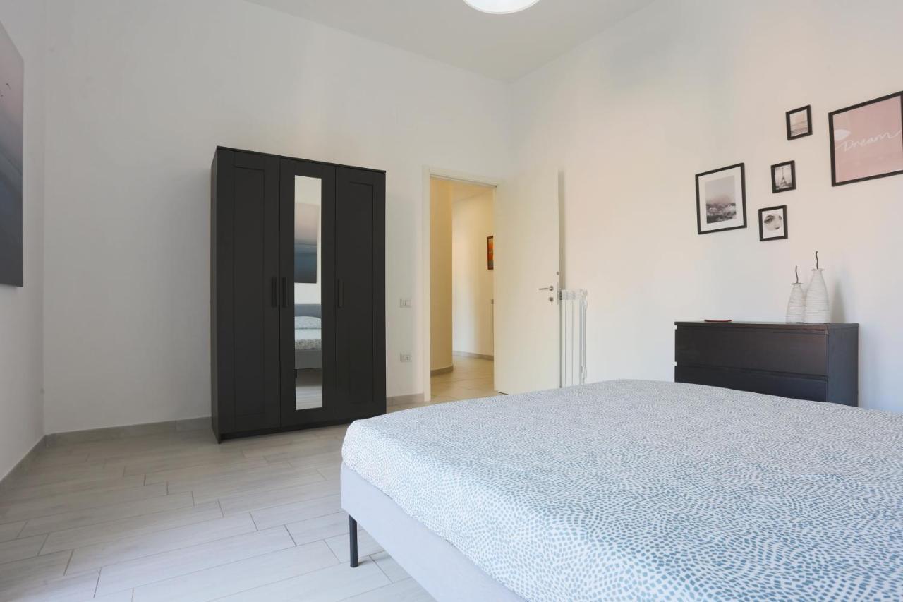 Bright & Central Apartment Near The Station ซาแลร์โน ภายนอก รูปภาพ