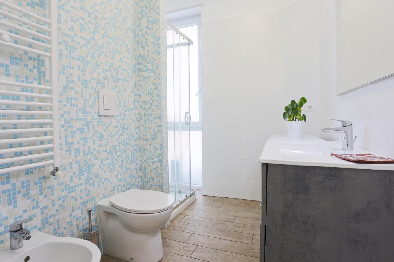 Bright & Central Apartment Near The Station ซาแลร์โน ภายนอก รูปภาพ